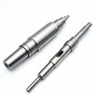 Lavorazione di precisione di parti metalliche tramite tornio CNC